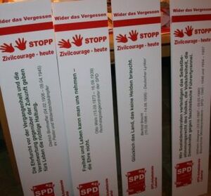 Lesezeichen mit Zitaten zu Zivilcourage, Freiheit und Demokratie