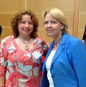 NRW-Ministerpräsidentin Hannelore Kraft (r.) mit Ruth Müller