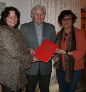 Helmut Rabis (Mitte) mit SPD-Kreisvorsitzender Ruth Müller (l.) und Marianne Bontzol (r.)